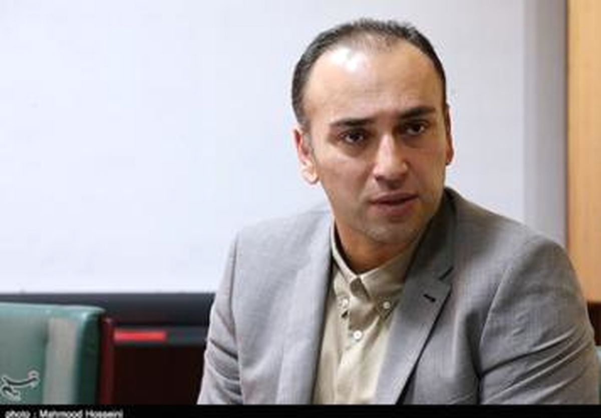 رئیس فدراسیون شنا آستین هایش را بالا زد