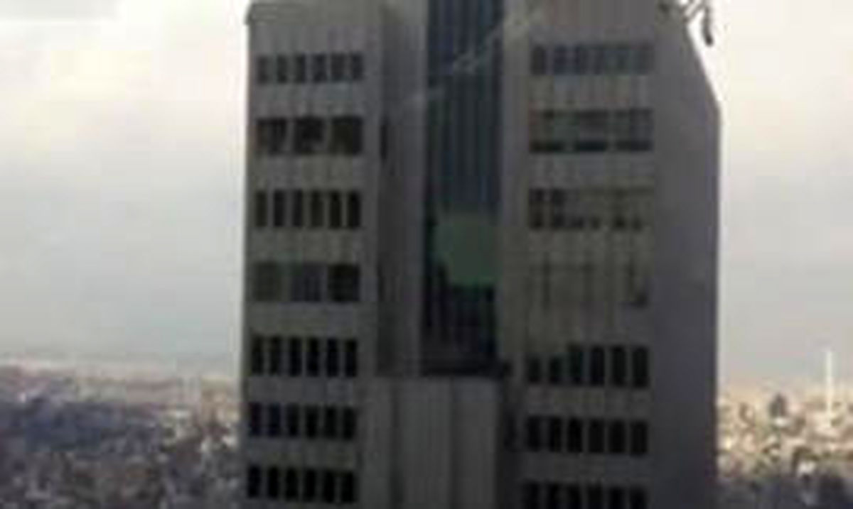 لحظه تکان خوردن آسمان خراش هنگام زلزله + فیلم