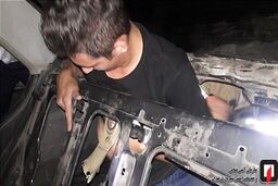 محبوس شدن مرد جوان در صندوق عقب پژو