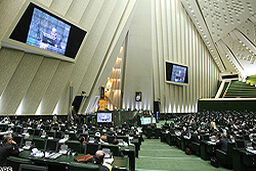 بررسی مراسم خداحافظی احمدی‌نژاد