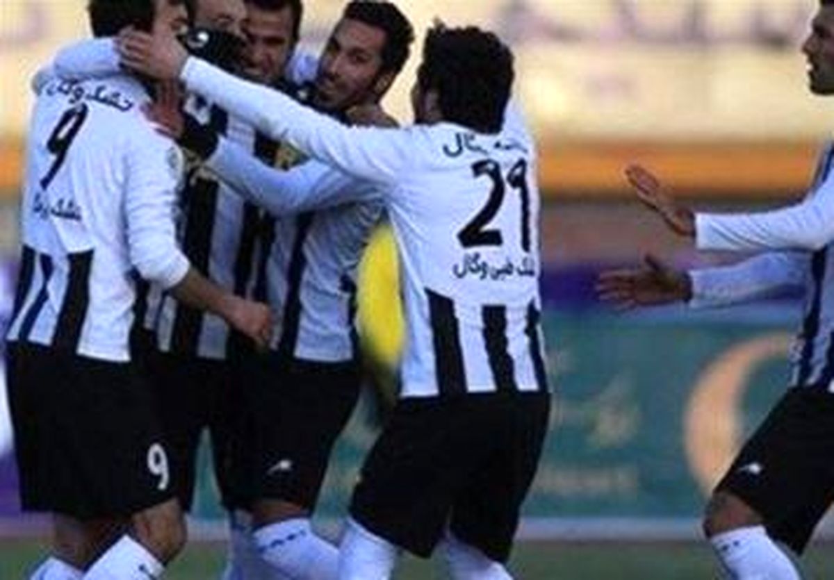 پرسپولیس در دقیقه ۹۰ از شکست فرار کرد