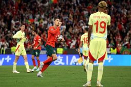 پرتغال قهرمان اروپا شد/ دود از کنده بلند می‌شود