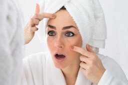 از بین بردن جای جوش در خانه با مواد طبیعی و ارزان