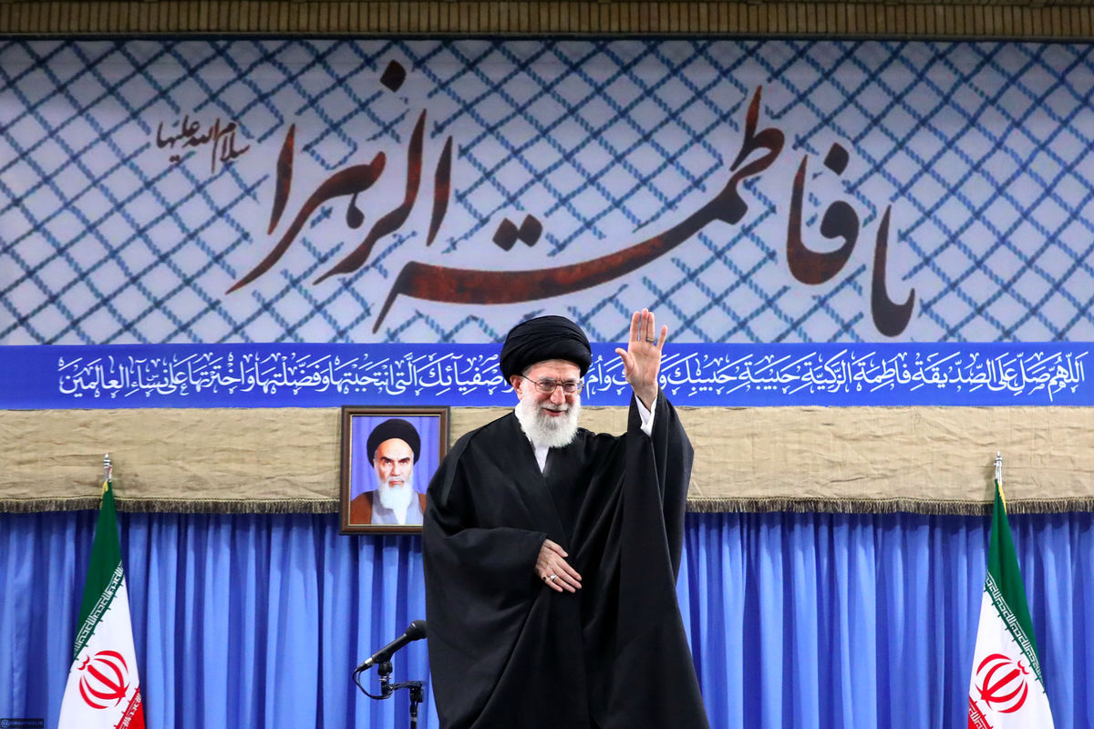 نوکری واقعی اهل‌بیت جامعه را عزتمند و مشکلات را برطرف می‌کند / شاعران و مداحان مذهبی متناسب با نیاز روز گفتمان‌سازی کنند