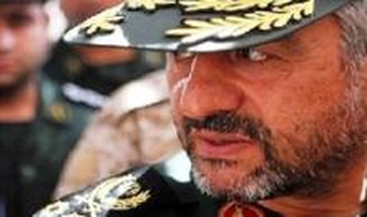 سرلشکر جعفری از توانمندی های دفاعی جزیره قمر بنی هاشم(ع) بازدید کرد