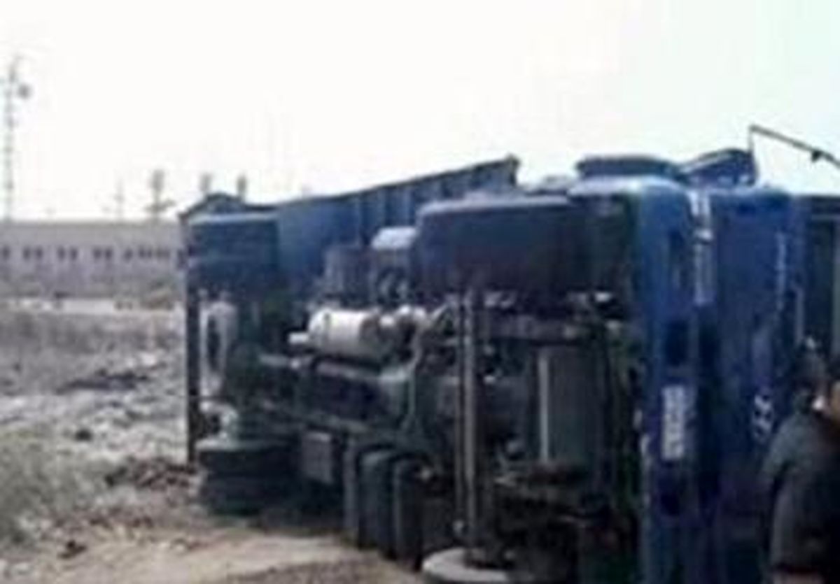 ترافیک سنگین در غرب به شرق بزرگراه حکیم به دلیل واژگونی خاور