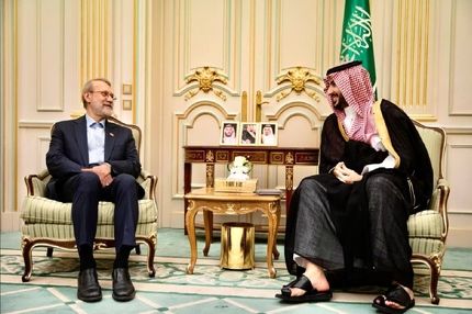 لاریجانی: عربستان نگاه مثبتی به توسعه روابط دارد