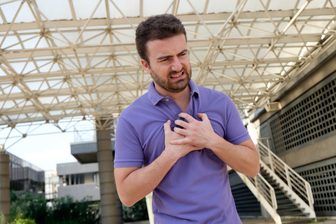 8 علت درد سمت راست قفسه سینه