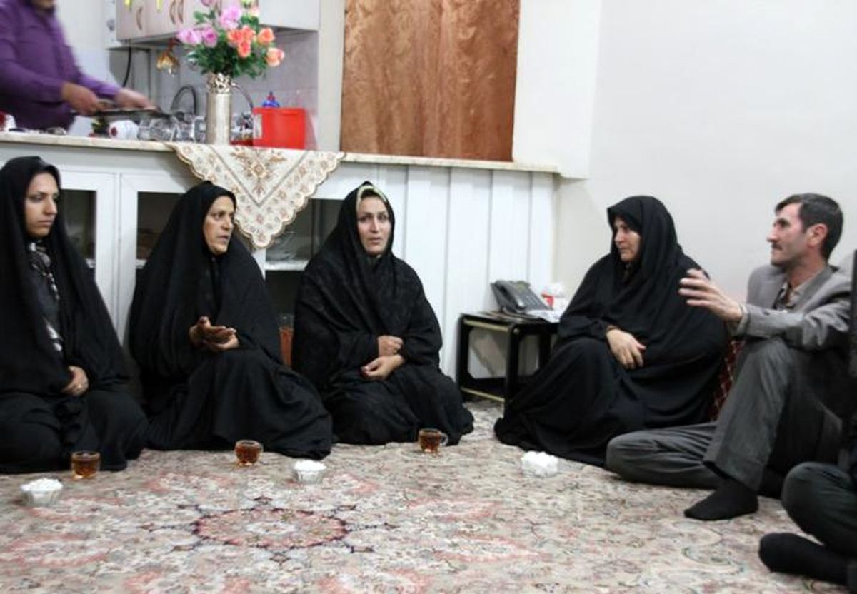 لحظه شماری خانواده های ۳ مرزبان آزاد شده مشهدی + تصاویر