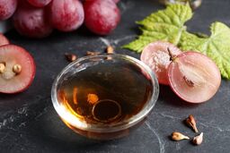 خواص فوق العاده روغن هسته انگور برای پوست، مو و سلامتی