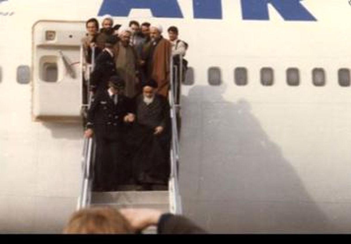 برخورد جالب امام(ره) با عضو نهضت آزادی در اولین لحظات ورود به ایران