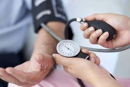 برای جلوگیری از افت فشار خون این 10 ماده رو مصرف کن