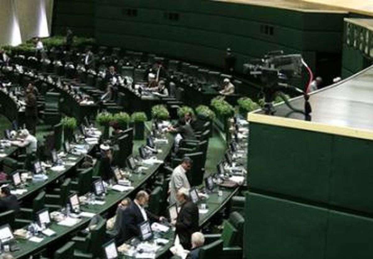 انتقاد مجلس از برداشت غیرقانونی ۴.۱ میلیارد دلاری از درآمدهای نفتی دریافت نشده