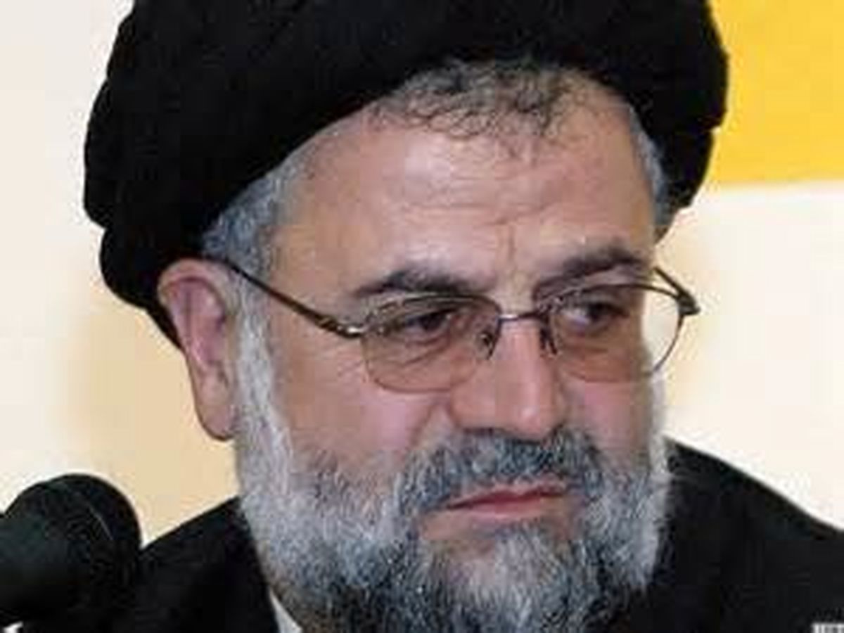 منتقدان هم " بی سوادند " هم " بی دین "؟!