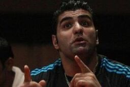 استکی: حرف های برخی دوستان خنده دار است