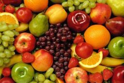 دلال ها گاهی تا ۳۰۰ درصد قیمت میوه را افزایش می دهند
