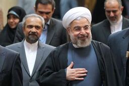 بازدید روحانی از مرکز پایش و کنترل زیر مجموعه های وزارت راه و شهرسازی