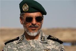 اعطای تندیس فرماندهی علم و دانش نظامی به فرمانده نیروی دریایی ارتش