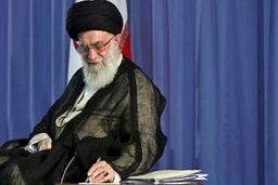 رهبر معظم انقلاب با عفو و تخفیف مجازات ۹۲۰ محکوم موافقت کردند