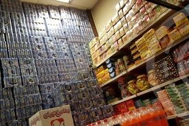 کمبودی در کالاهای اساسی نداریم/ قیمت برخی کالاها در حال کاهش است 
