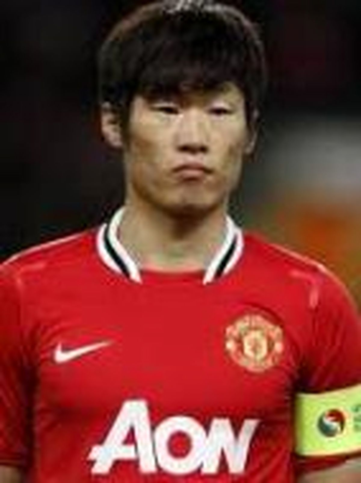 پارک جی سونگ کفش هایش را آویخت