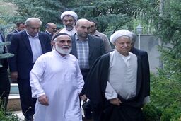 حضور هاشمی رفسنجانی در منزل پدری ناطق نوری(+ عکس)