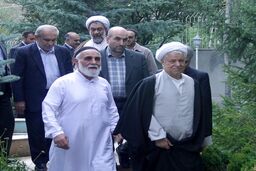 حضور هاشمی رفسنجانی در منزل پدری ناطق نوری(+ عکس)
