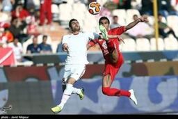 مشت و لگد هواداران پرسپولیس به اتوبوس این تیم