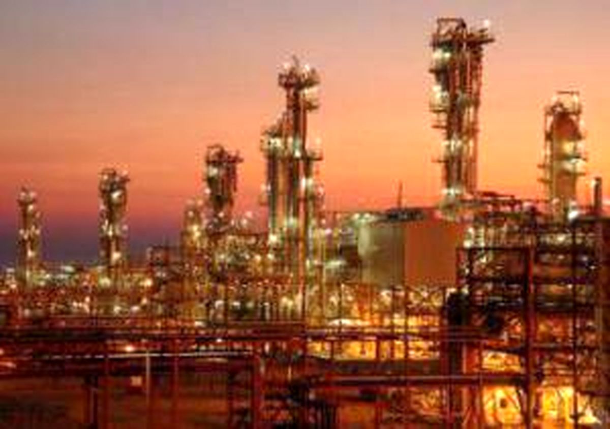 بنزین آلوده پتروشیمی ها به خط پایان رسید / بنزین وارداتی پاک و ارزان است